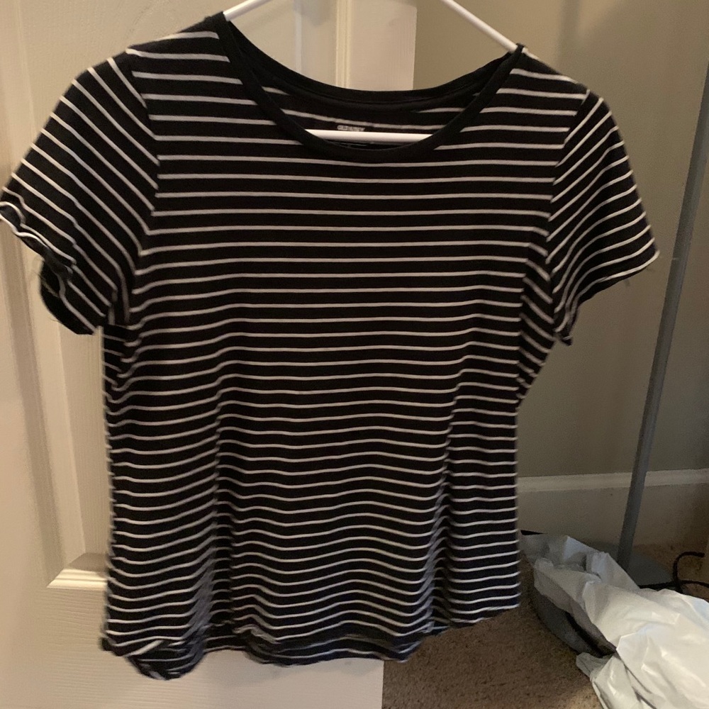 Black striped tee